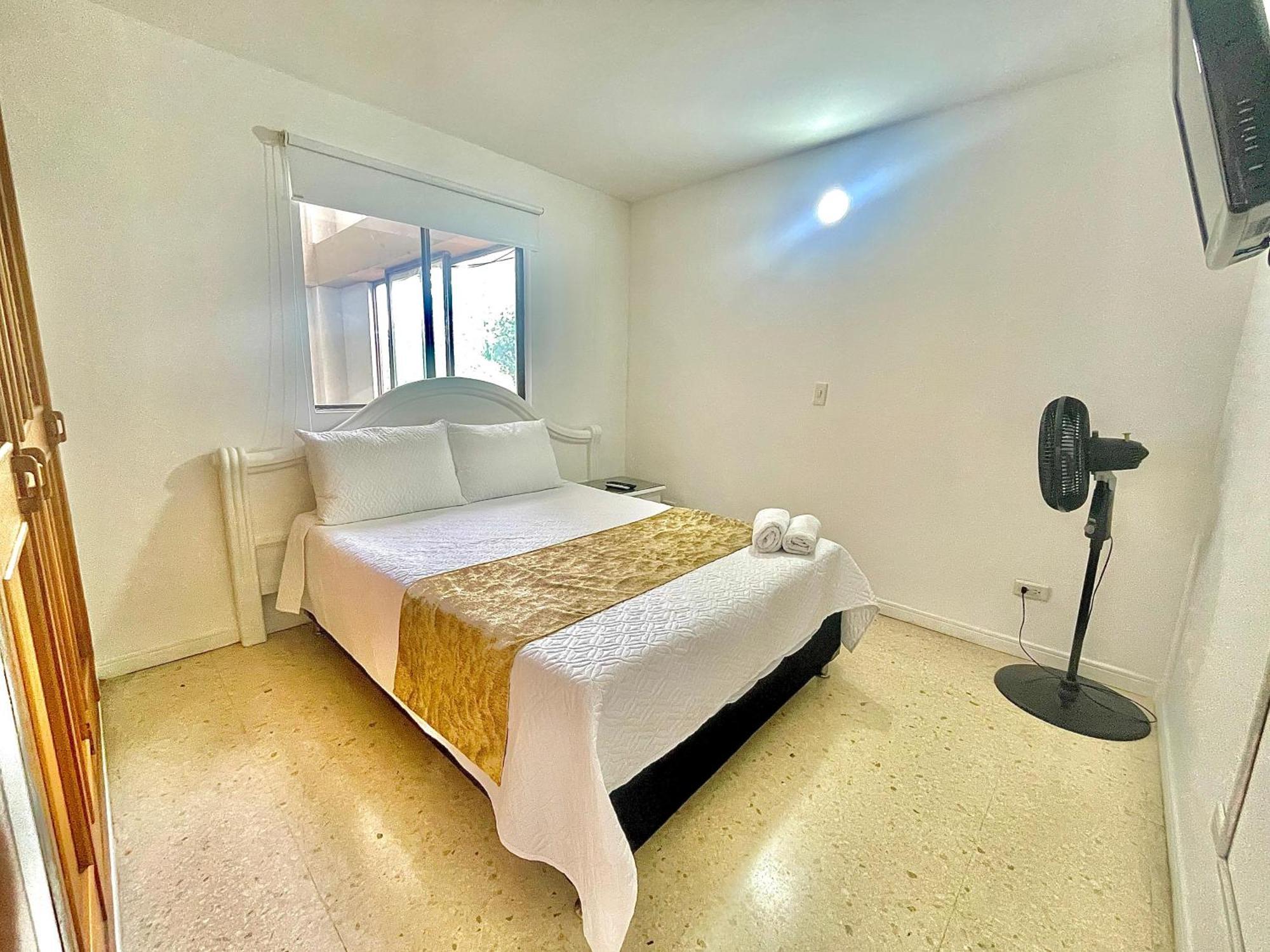 Hotel Torre Primavera 메딜린 외부 사진