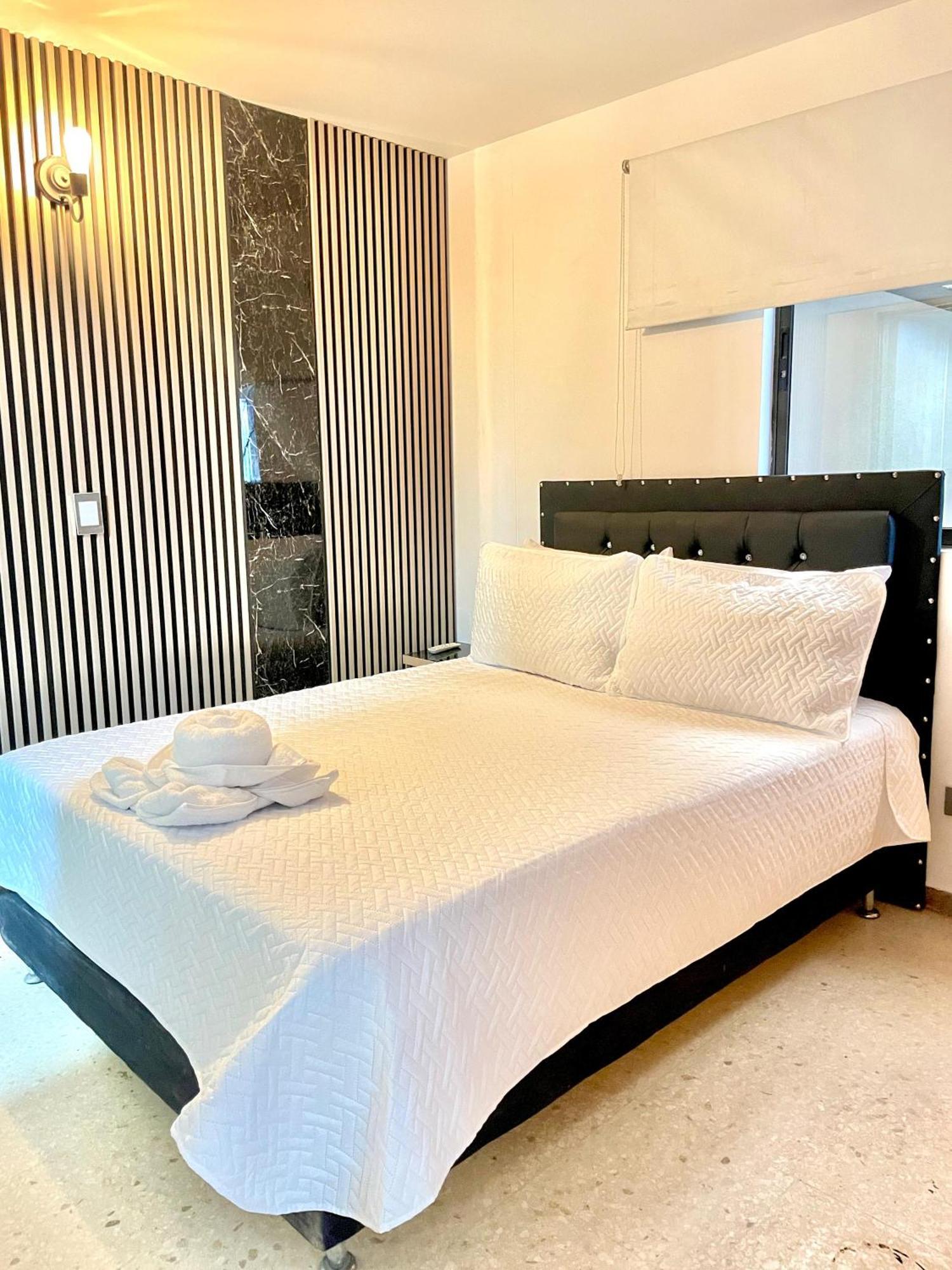 Hotel Torre Primavera 메딜린 외부 사진