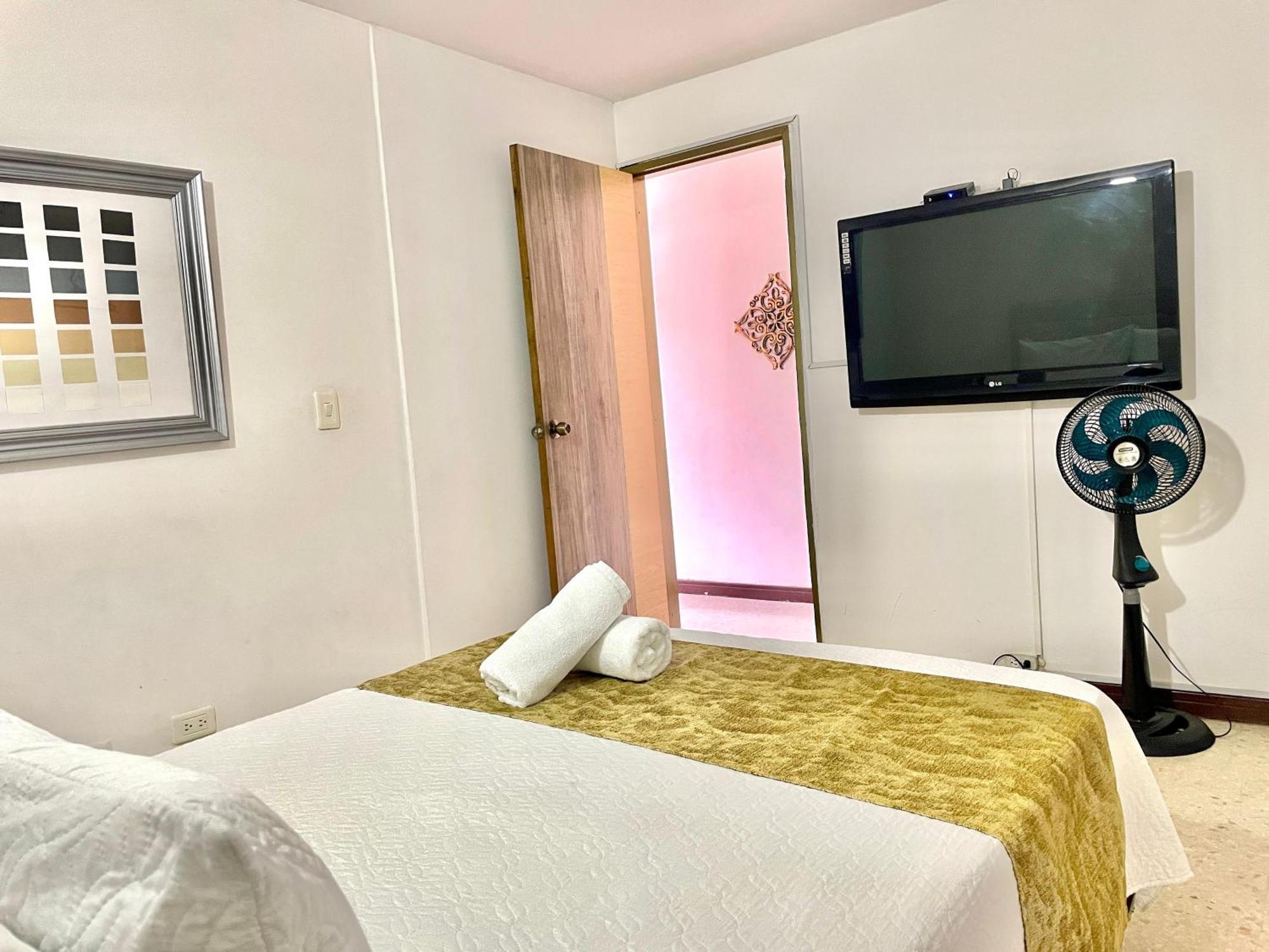 Hotel Torre Primavera 메딜린 외부 사진