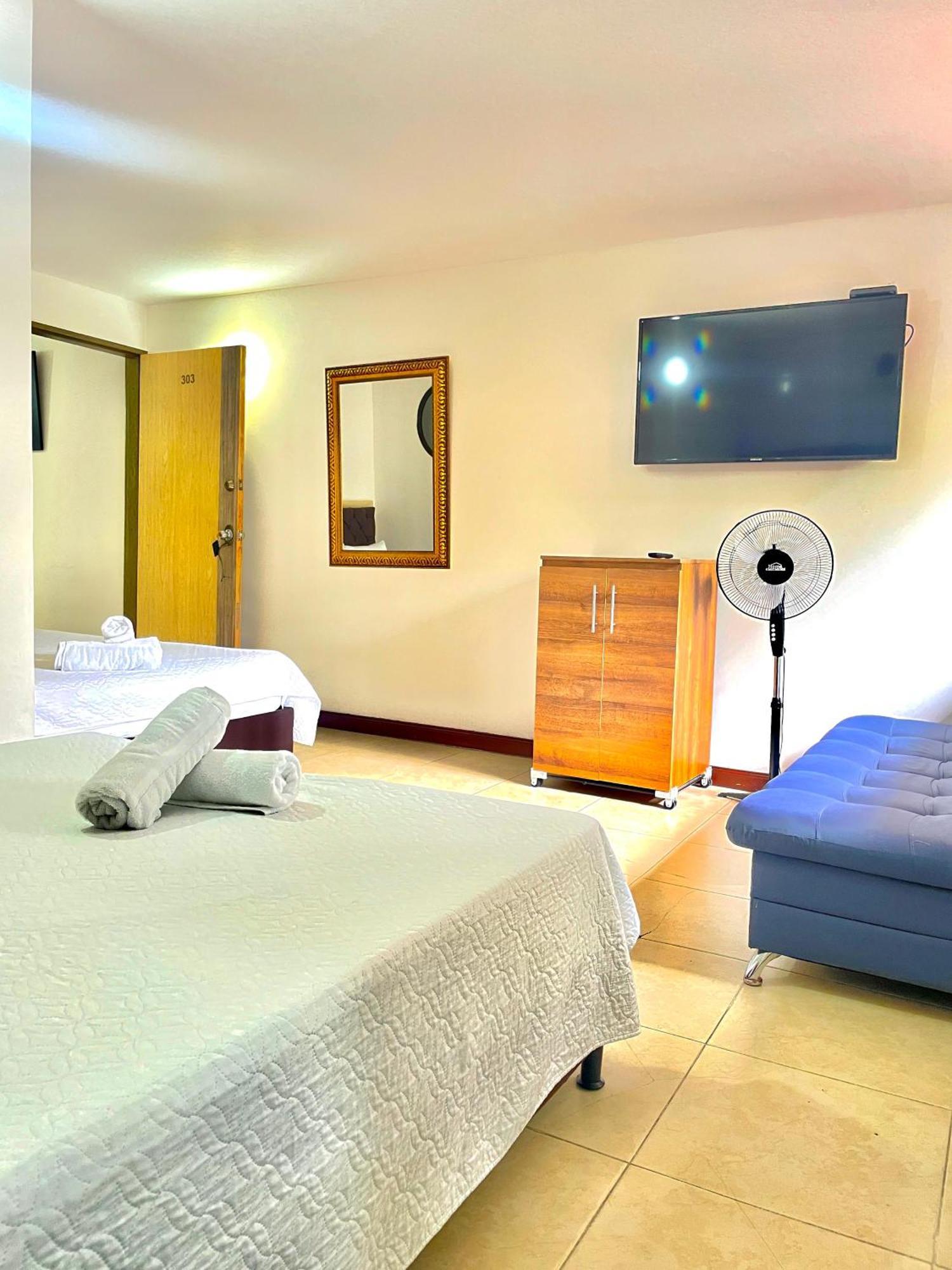 Hotel Torre Primavera 메딜린 외부 사진