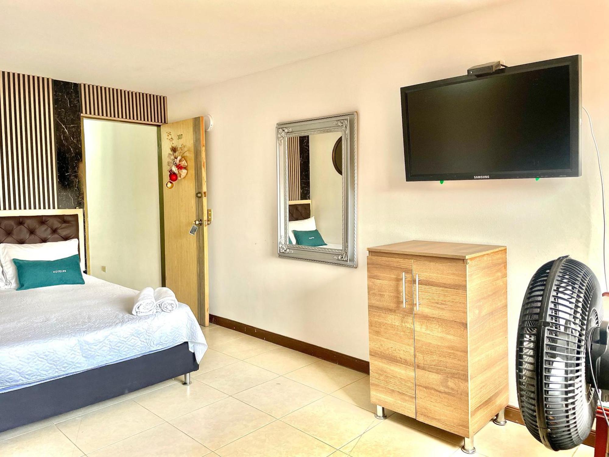Hotel Torre Primavera 메딜린 외부 사진